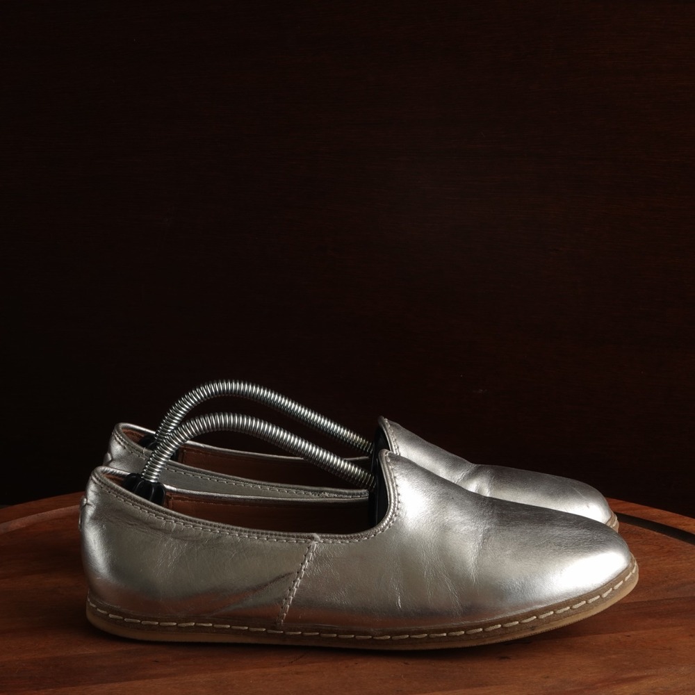 Charix Loafers WMS SZ EU 38 US 8 Silver Leather Slip On Classic Flat Casual Shoe